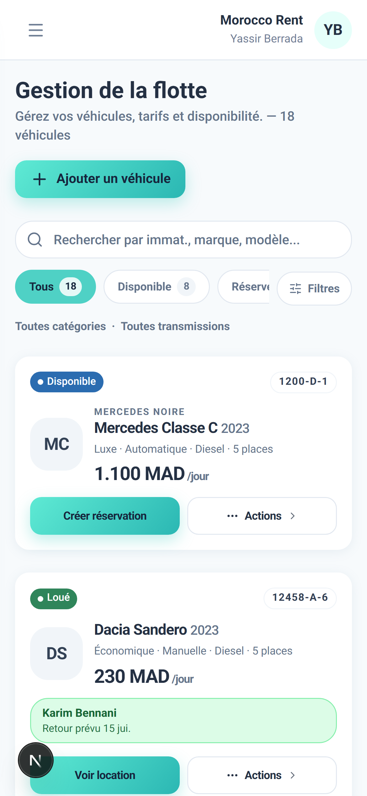 La flotte Vrooma sur mobile — statut de chaque véhicule